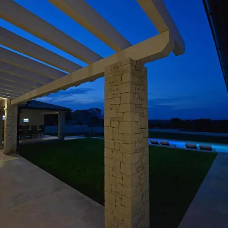 Schoenes Eufemija Mit Pool Tatil Evi