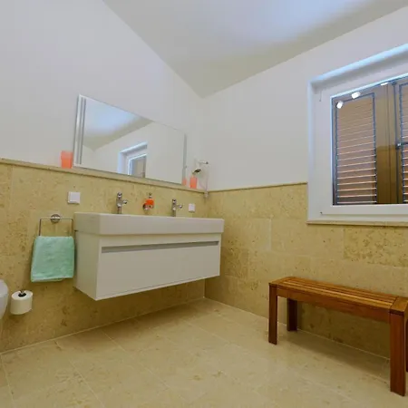 Tatil Evi Schoenes Eufemija Mit Pool *
