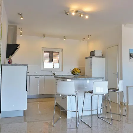 Tatil Evi Schoenes Eufemija Mit Pool *
