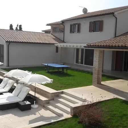 Schoenes Eufemija Mit Pool