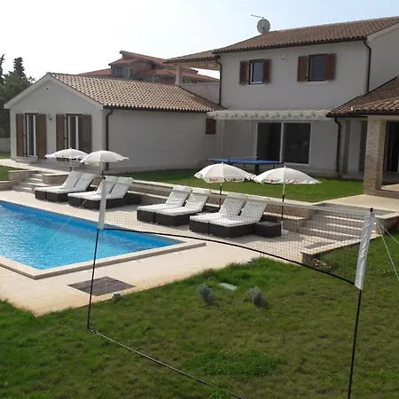 Schoenes Eufemija Mit Pool Tatil Evi