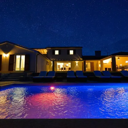 Schoenes Eufemija Mit Pool * Kavran